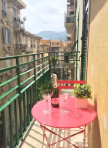 Cinqueterre Behind