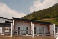 Grid 1398 Hotels in Namhae