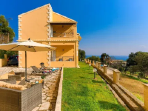 ヴィラ シーサンライズ イン ペラマ ペラマのホテル