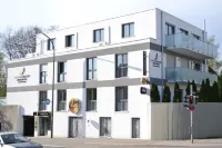 Sahara Falcon Hotels in Obermenzing