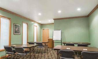 Super 8 by Wyndham Uniontown PA