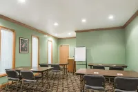 Super 8 by Wyndham Uniontown PA Hôtels à : Wharton Township
