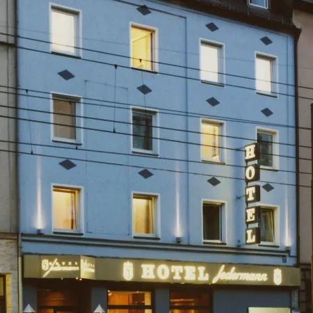 Hotel Jedermann Отели рядом с достопримечательностью «Железнодорожный вокзал Хаккербрюкке»