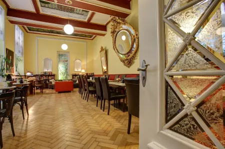 Centro Hotel Blankenburg by INA Отели рядом с достопримечательностью «Дворец Карлсруэ»