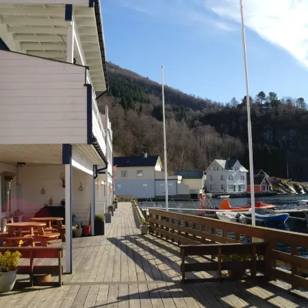 Tysnes Sjø og Fritid Hotels in Tysnes