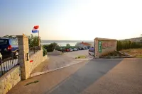 露西亞飯店 - 停車場