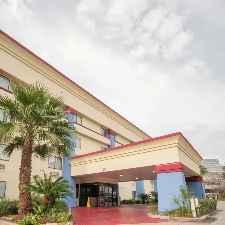 OYO Townhouse Houston Airport North Отели рядом с достопримечательностью «Торговый центр Greenspoint»