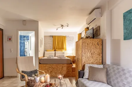 Downtown Yellow Studio - Central Secret Nest