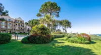 Résidence Pierre & Vacances l'Archipel Hotel dekat Oratoire de Saint-Guirec