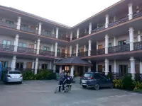 M Grand Hotel Hotel dekat Wat PA Sisi Manotham