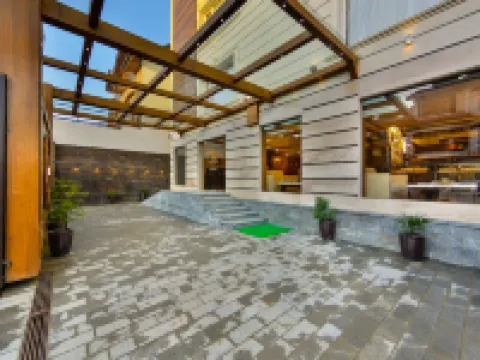 Clarks Inn Srinagar Hotels in Srinagar