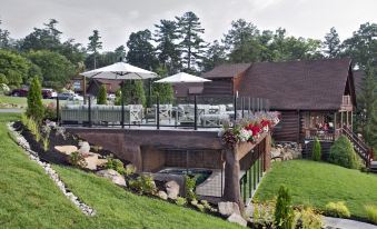 The Lodges at Cresthaven
