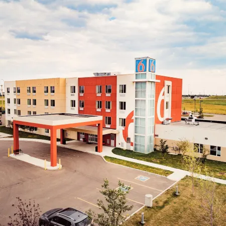 Motel 6 Airdrie, AB