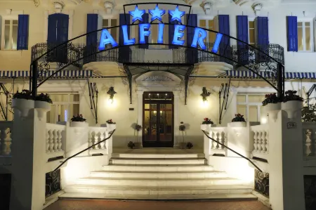 Hotel Alfieri Отели рядом с достопримечательностью «Muretto di Alassio»