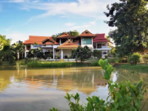 Jasmine Hills Lodge Hotels near Wat Pa Mueat