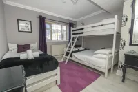 Little Paris - Parking - by Brighton Holiday Lets - Bungalows