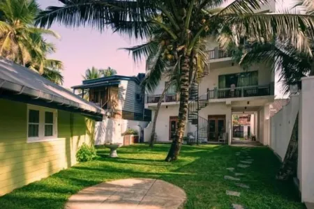 Gura Guest Отели рядом с достопримечательностью «Saffron Robes Gallery & Living»