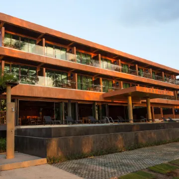Coriacea Beachfront Boutique Phuket Resort Отели рядом с достопримечательностью «Пляж Май Кхао»