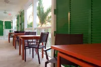 알몬드 트리 인