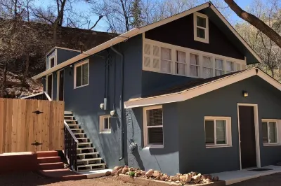 Manitou Springs Downtown Escape Отели в г. Каскейд-Чипита Парк