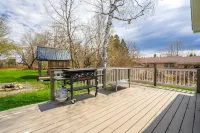 Grill w/Fire Pit - 10 Min Walk to Boat Launch