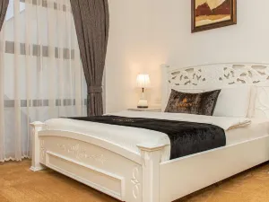 Golden Hotel