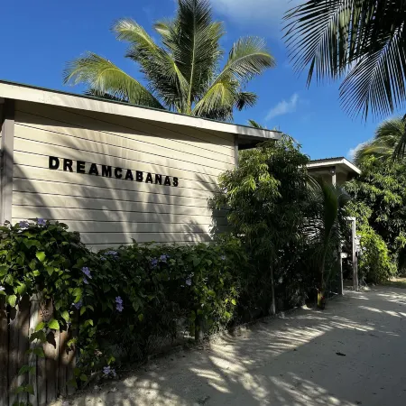 DreamCabanas Отели рядом с достопримечательностью «Остров Кей Колкер»