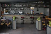 Ramada by Wyndham Elazig - Bares