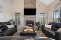 Birdie Lane Beauty - Golf, Pools, Gym, & More!