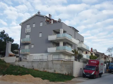 Villa Lumare - 100m from the Sea Отели рядом с достопримечательностью «Амфитеатр в Пуле»