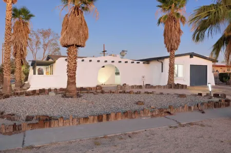 Carmella by AvantStay Modern JTree Home w Large Outdoor Area Отели в г. Туэнтинайн-Палмс