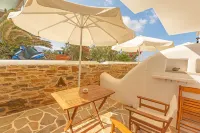 Studio Strouvalis Hotels in Skhoinoussa