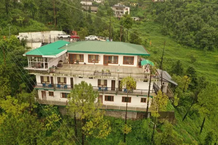 Studioz Paradise Hills Mussoorie Отели рядом с достопримечательностью «Mall Rd»