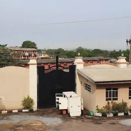Royal Pavilion Hotel & Suites
