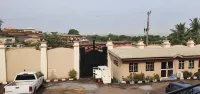 Royal Pavilion Hotel & Suites - Parkplatz