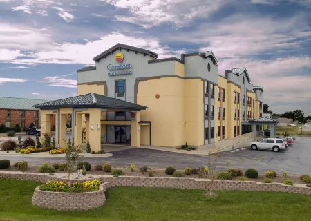 Comfort Inn & Suites Springfield I-44 Отели рядом с достопримечательностью «History Museum on the Square»