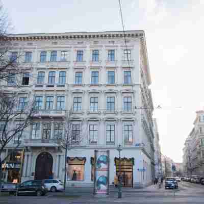 HeyMi Apartments Oper Hotel Exterior