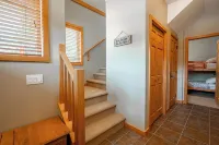 Bear's Paw Chalet - Amazing Location & Ski in-Out