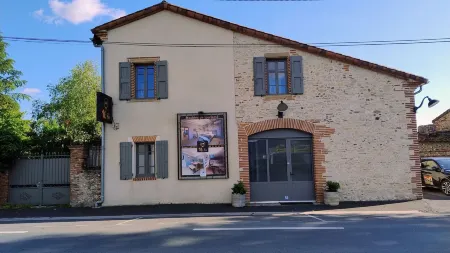 16 Bis-Gîte-Hôtel-Appartement Отели в г. Сестероль