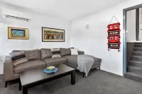Spectacular Views - One Bedroom Unit - Free Parking - Free Wifi