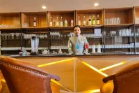 Regenta Place Dalhousie Just 500 Meters Walkable from Mall Road - bar