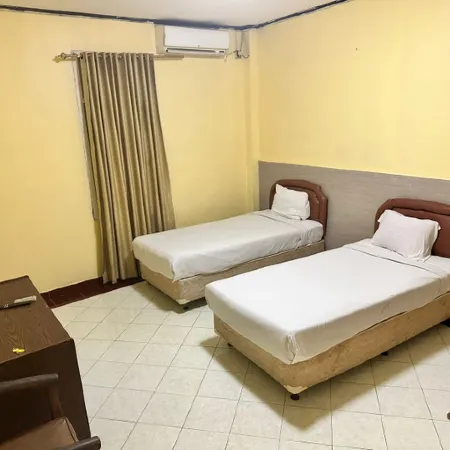 Paparisa Manise Hotel Sorong Отели в г. Соронг