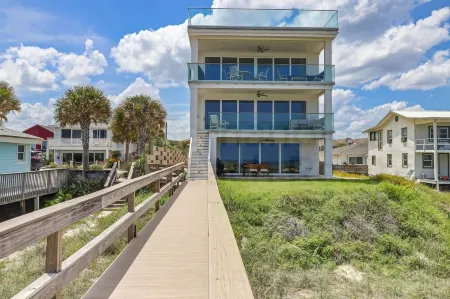 226 SF 2nd Floor Townhouse Отели рядом с достопримечательностью «Amelia Island Lighthouse»
