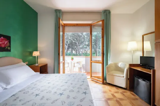 Hotel Parco dei Pini - 100mt Dal Mare