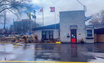 Crestwood Motel