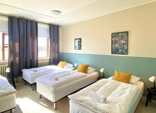Paradise Cave Hostel & Guesthouse Hotels in Holt