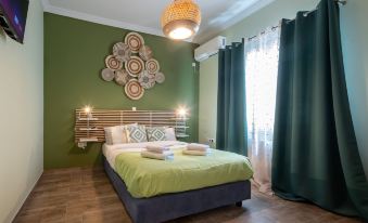 Charming 2BR retreat near market & beach