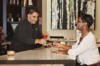 Embassy Suites by Hilton Savannah Airport - بار