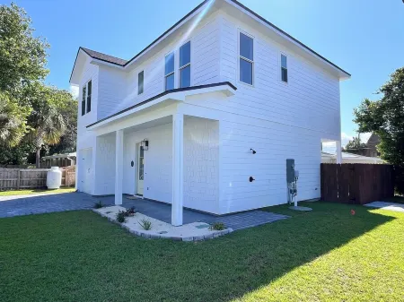 Trip Around The Sun; 3-bedroom house with private pool in Panama City Beach