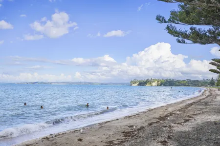 Amazing Home by Beach - Aircon-ed Отели рядом с достопримечательностью «Колледж Маклинс»